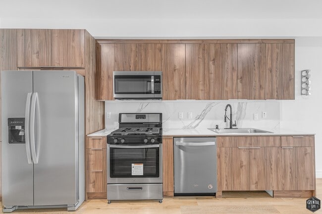 Photo - Citrine Hollywood