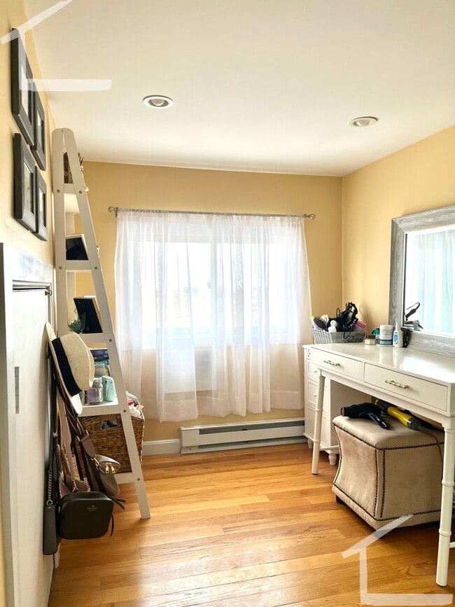 Photo - HUGE 3 bed duplex in the heart of Oak Square!