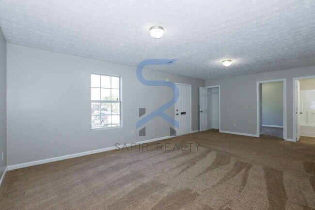 Photo - 592 Elle's Wy