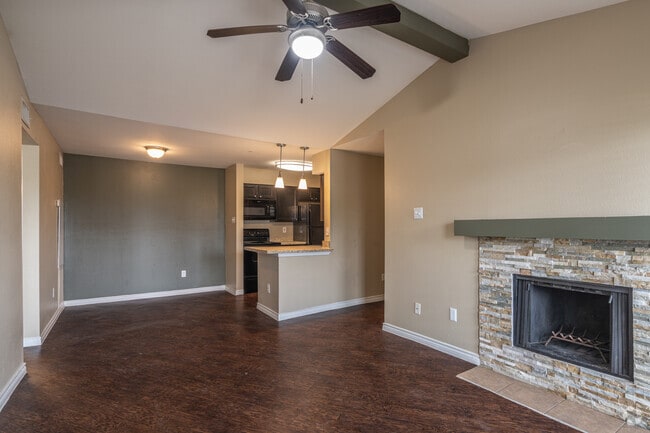 1BR, 1BA - 725SF