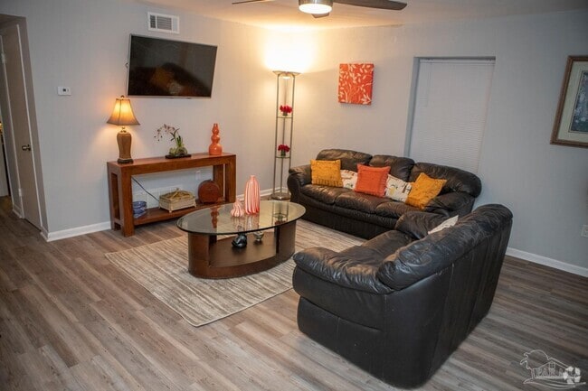 Building Photo - 300 Bayou Blvd Unit 106 Rental