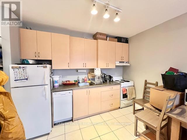 Photo - 409 College St