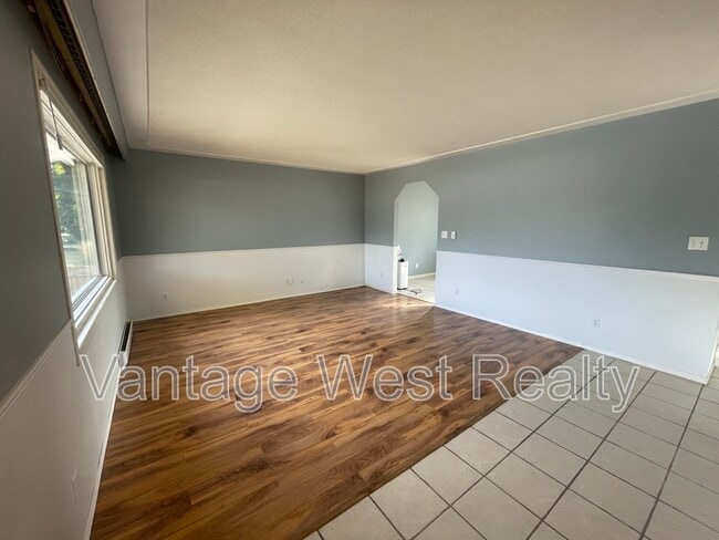 Photo - 2433 Sexsmith Rd