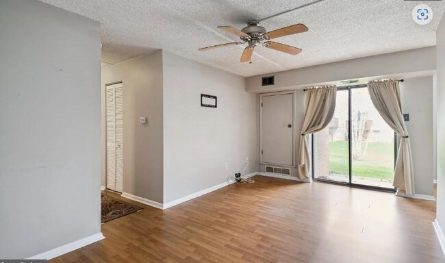 Photo - 3005 Valley Dr