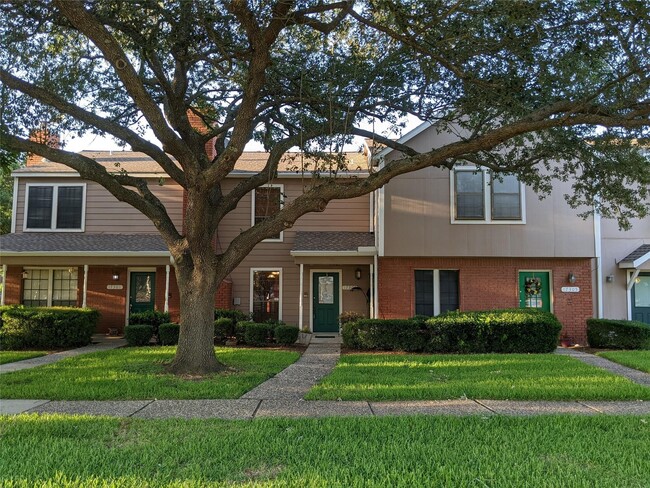 Building Photo - 17303 Saturn Ln