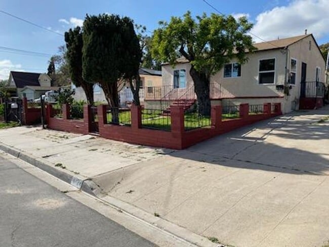 Building Photo - 3 Bedroom - 1 Bathroom in San Diego Rental