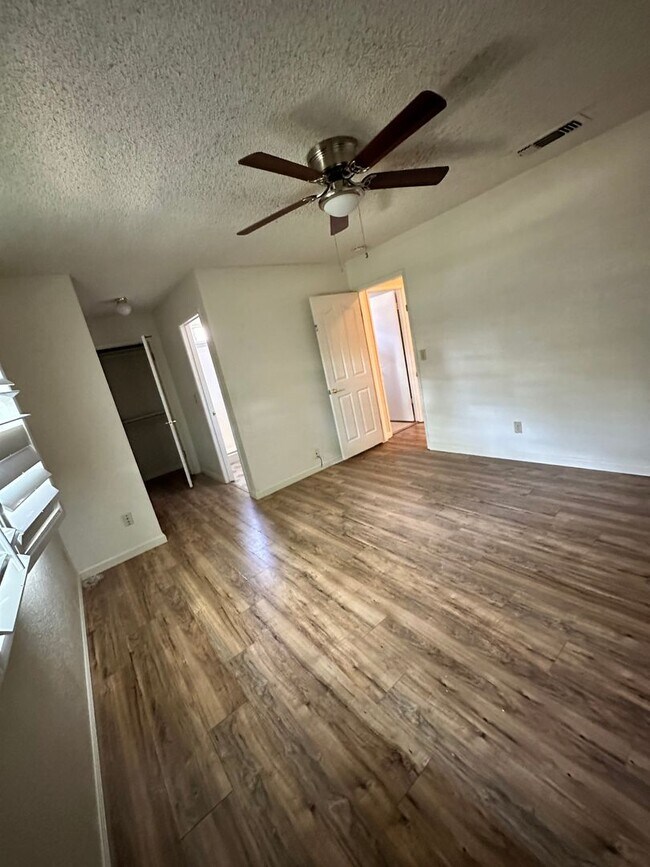 Photo - 1359 Dove St