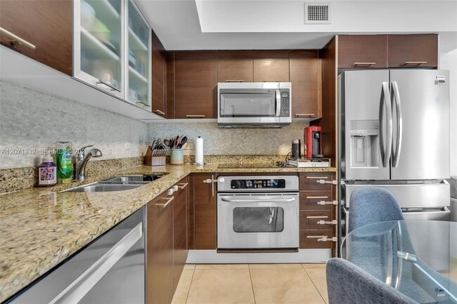 Photo - 41 SE 5th St Unidad 908