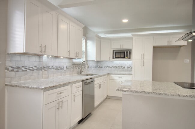 Photo - 911 Rockwall St