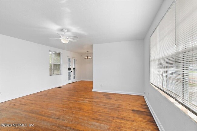 Photo - 3253 Corby St