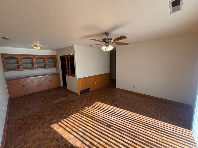 Photo - Wonderful 3 Bed 1.5 in Del City - *2 WEEKS FREE ON YOUR SECOND MONTH. FREE APPLICATIONS*