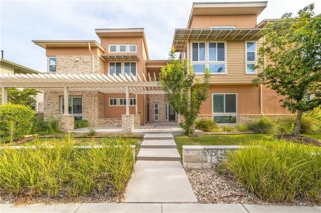 Building Photo - 2016 Simond Ave Unit Apartment D
