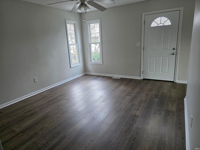 Photo - 1523 W 8th St