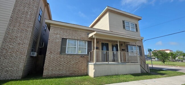 Photo - 2804 Avenue H Unit Apt B