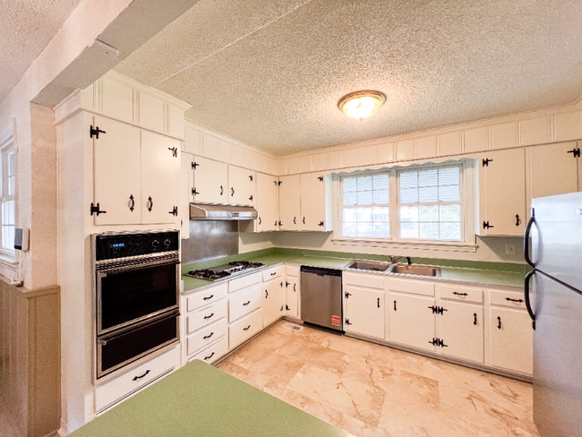 Photo - 715 E 58th St