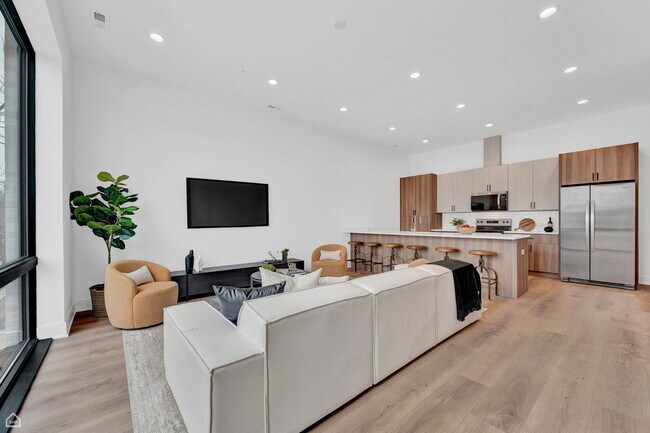 Photo - 1621 W 13th St Unit 101