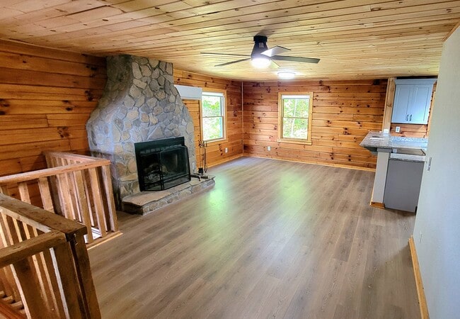 Photo - 389 Lilly Ln