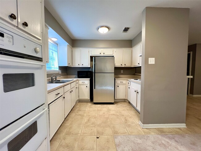 Photo - 12819 Claygate Dr