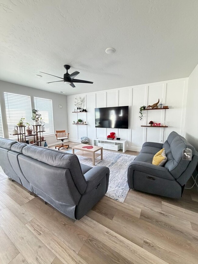 Photo - Stunning 4 Bedroom Home with Office and Loft!