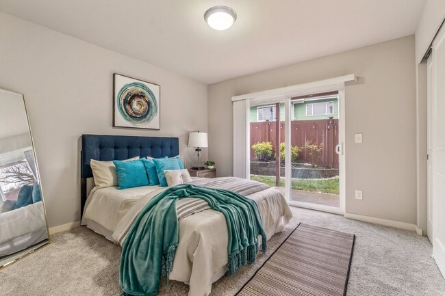 Photo - Modern Tri-Level 4BD/3.5BTH Townhouse in Lynnwood for Rent! Pet Friendly!