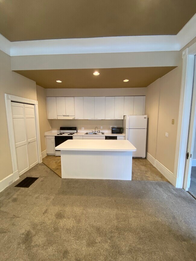 1142 Saint Gregory St
