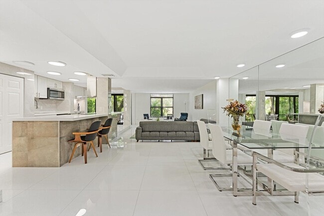 Photo - 3730 Inverrary Dr Unit 2l