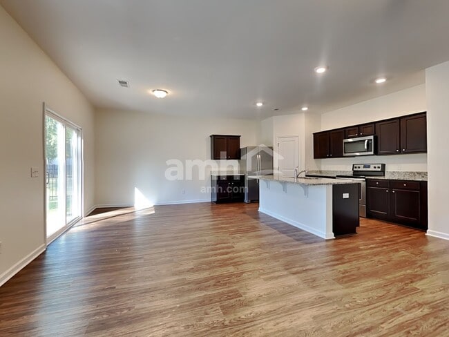 Photo - 200 Orion Way