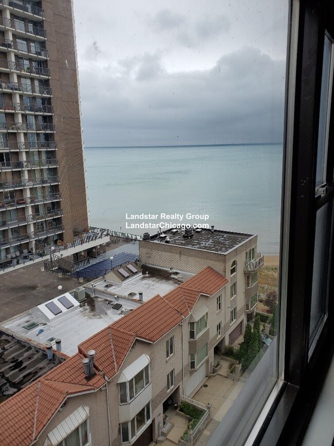 Photo - 5815 N Sheridan Rd