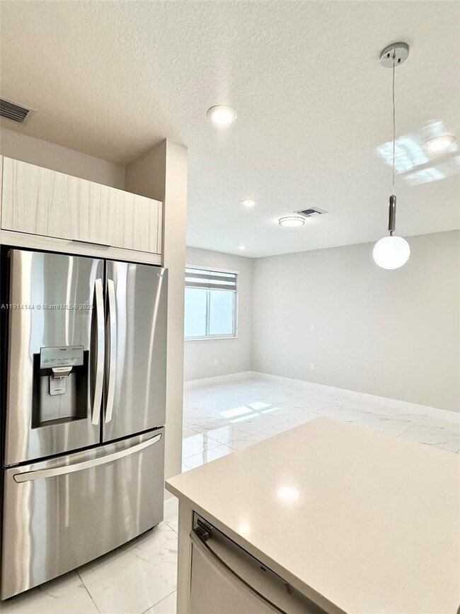 Photo - 10410 NW 67th St Apartamento