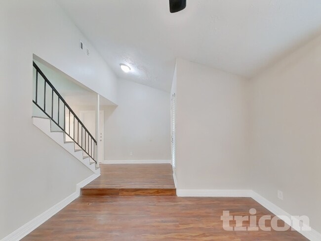 Photo - 4238 Burkegate Dr
