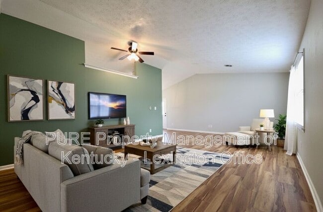 Photo - 305 Williamsburg Dr