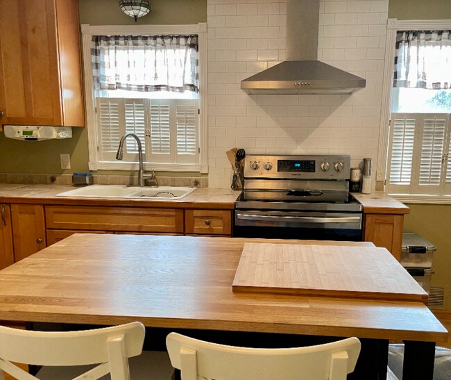 Photo - 221 S Helen St