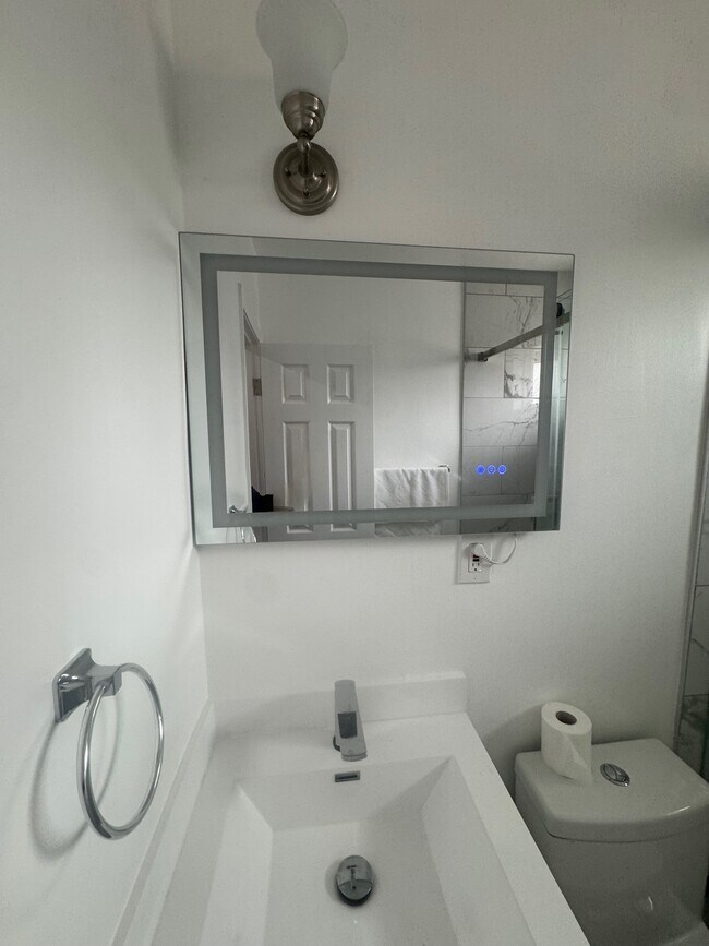 Photo - 939 N Oxford Ave
