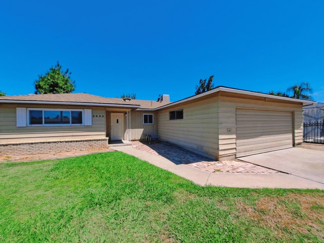 Building Photo - Amazing 3 Bedroom Home Near Cedar and Gett...