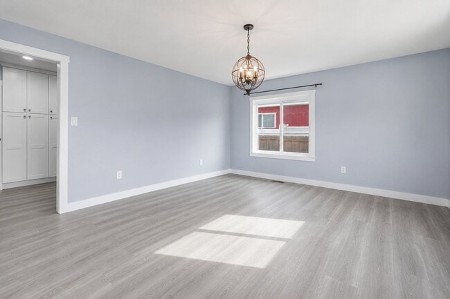 Photo - 1051 W Oak St