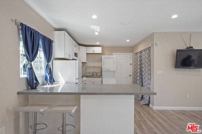 Photo - 22012 Covello St