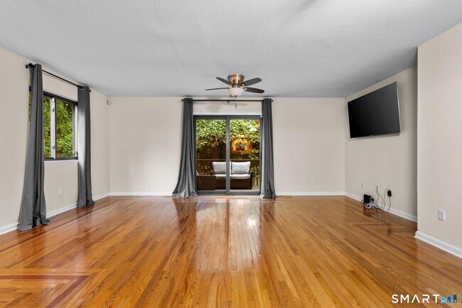 Photo - 140 Thompson St Unit 16A
