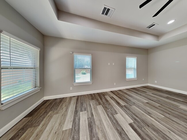 Photo - 2512 Sharon St