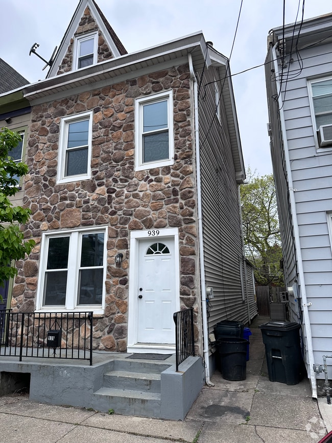 Building Photo - 939 Lehigh St Unit 939 Rental