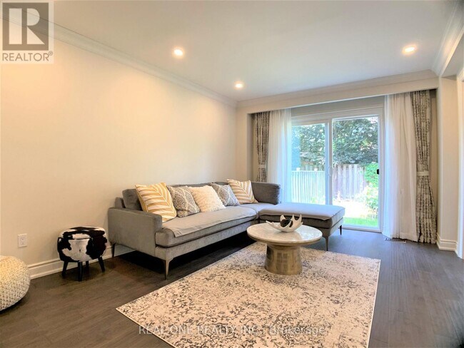 Photo - 433 Mullen Dr