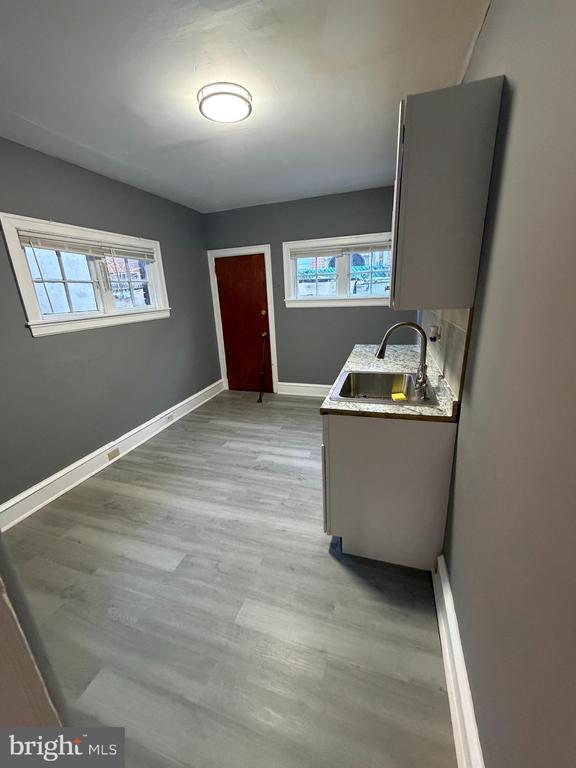 Photo - 1668 Dounton St