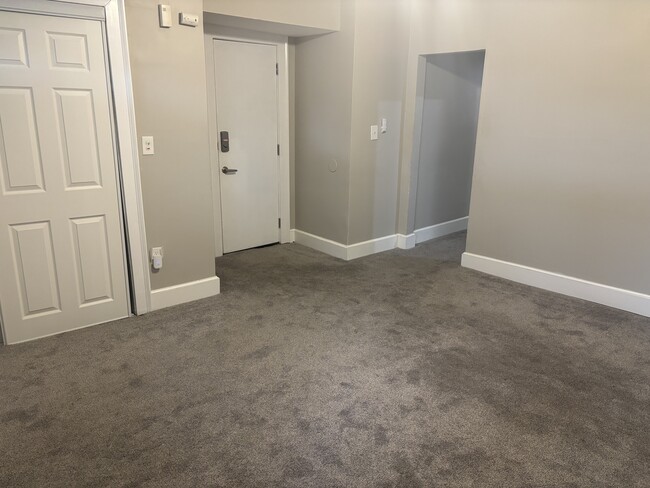 Livingroom - 2440 Callow Ave Unit 2nd Floor