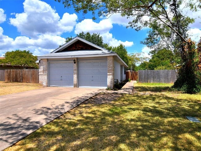 Photo - 813 Primrose Ln