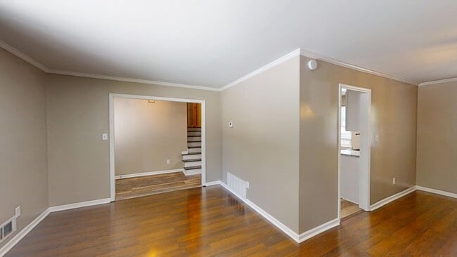 Photo - 321 Oak Lake Dr