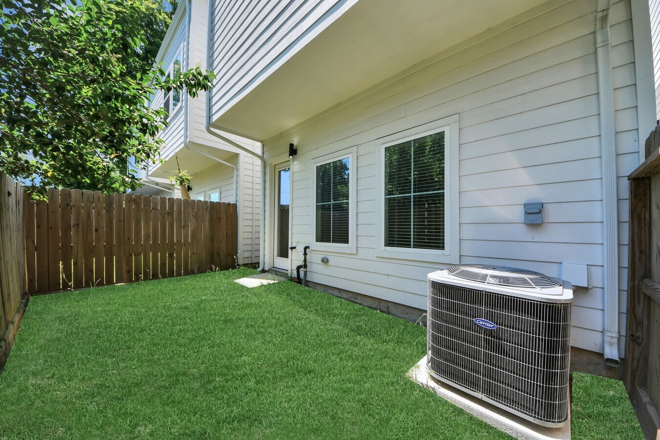 Photo - 318 Neyland St