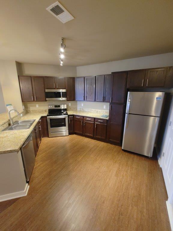 Shadow Lake Square Apartments For Rent in Papillion, NE