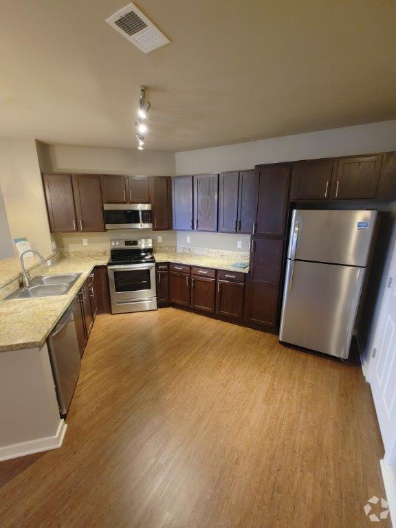 Lacewing I Kitchen - Shadow Lake Square Rental