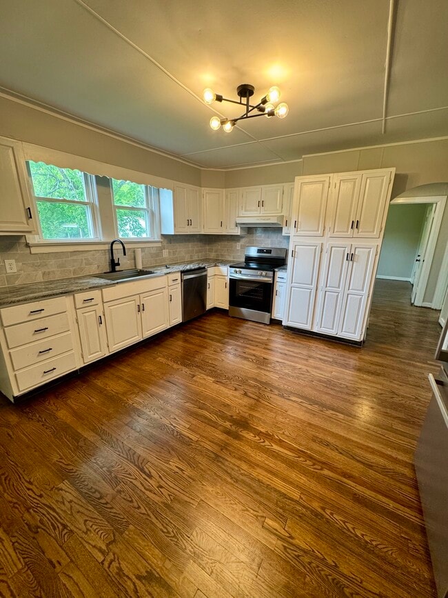 Photo - 5624 US Highway 60 W