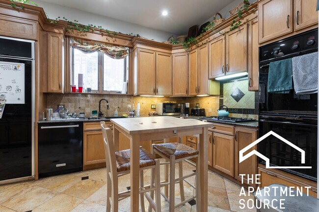 Photo - 435 Saint James Ave Unit 2F