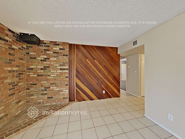 Photo - 1020 W Halstead Dr